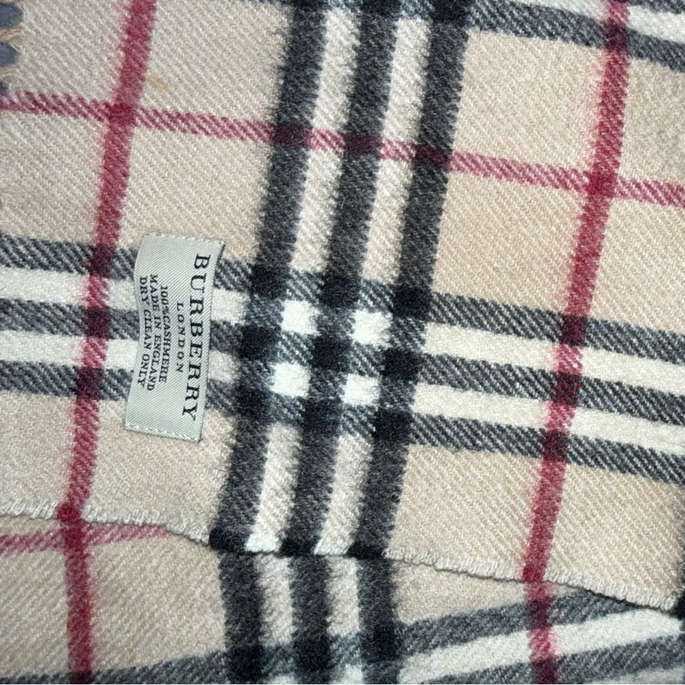 Burberry cashmere scarf - Picture 3 of 5